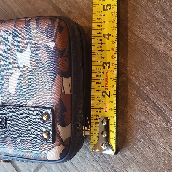 IZZY & LIV Powerful Women Crossbody Clutch Bag w/ Adjustable Strap Gold Accents - Picture 5 of 13